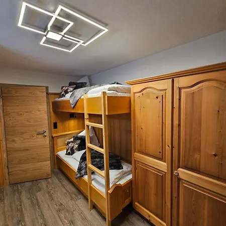 Dağ evi Alpenchalet Lengau